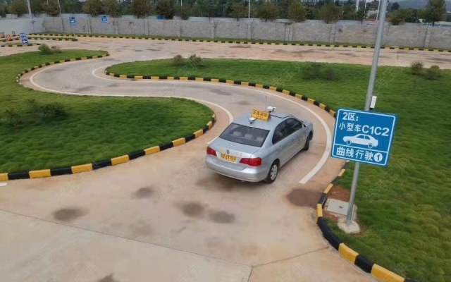 荣威驾校肖相历教练|肖相历教练评价怎么样|柳州驾驶员教练【柳州荣威